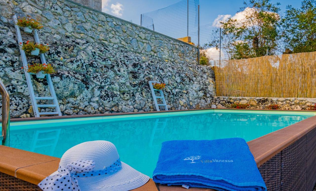Villa Vanessa Con Piscina Privata - Castro Castro  Kültér fotó