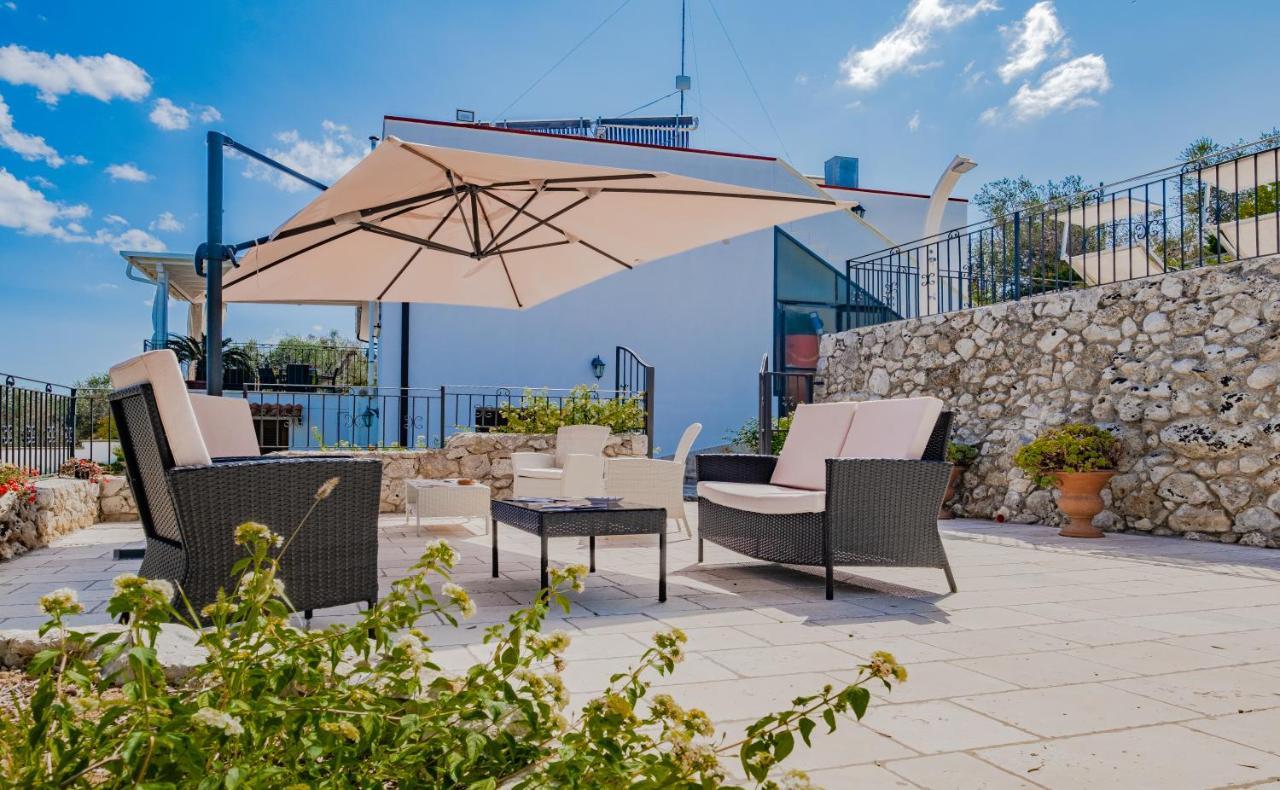 Villa Vanessa Con Piscina Privata - Castro Castro  Kültér fotó