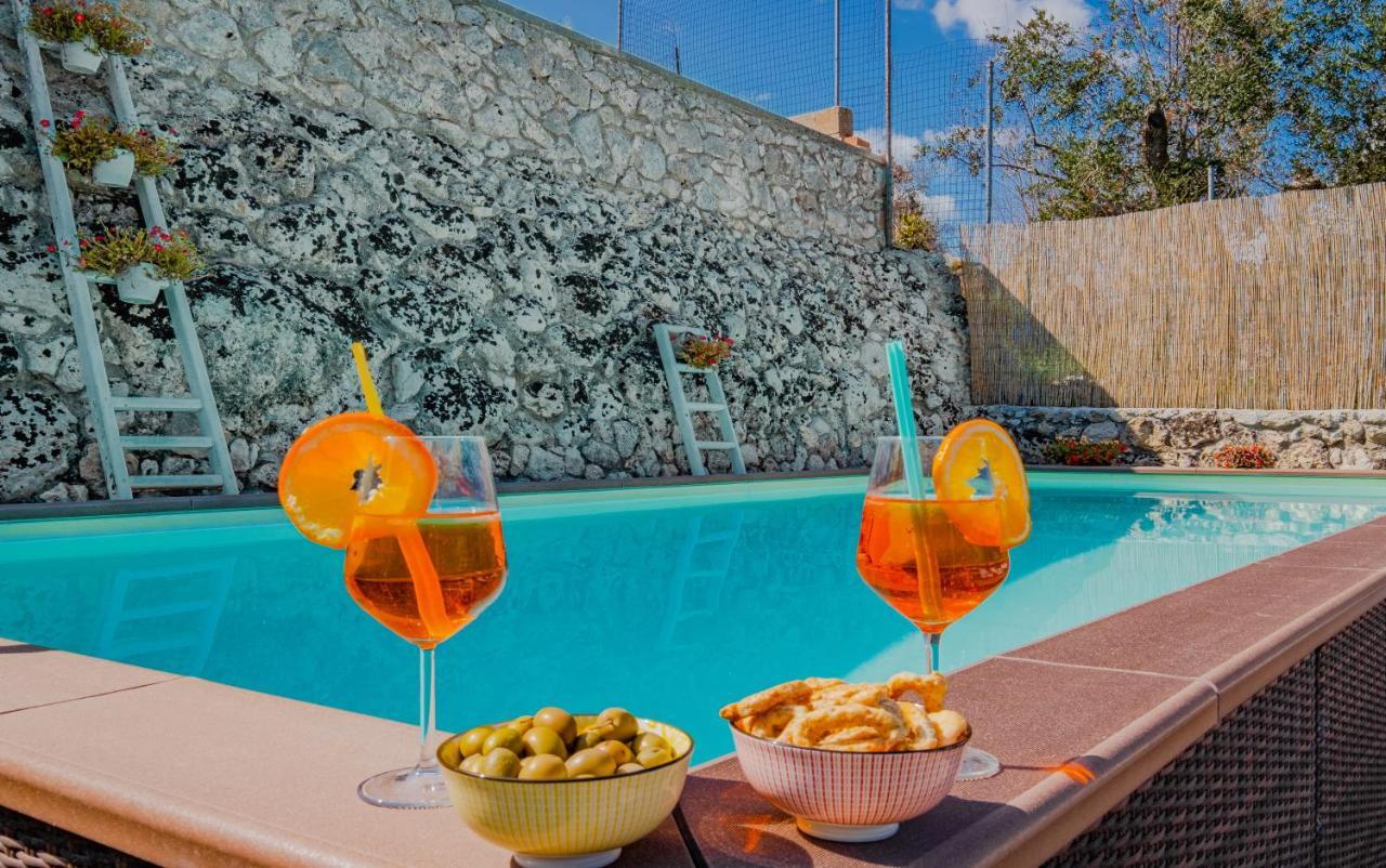 Villa Vanessa Con Piscina Privata - Castro Castro  Kültér fotó