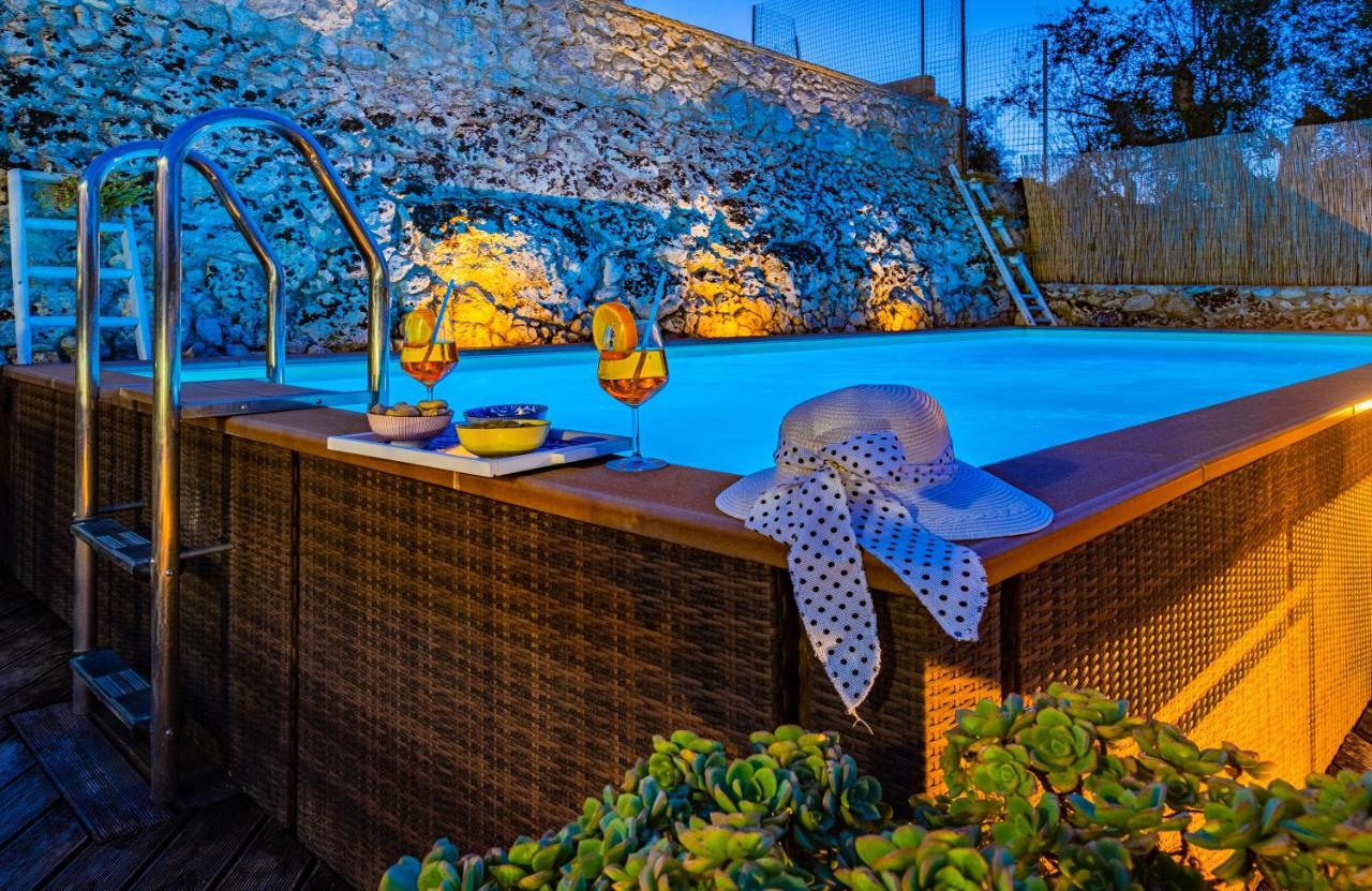 Villa Vanessa Con Piscina Privata - Castro Castro  Kültér fotó