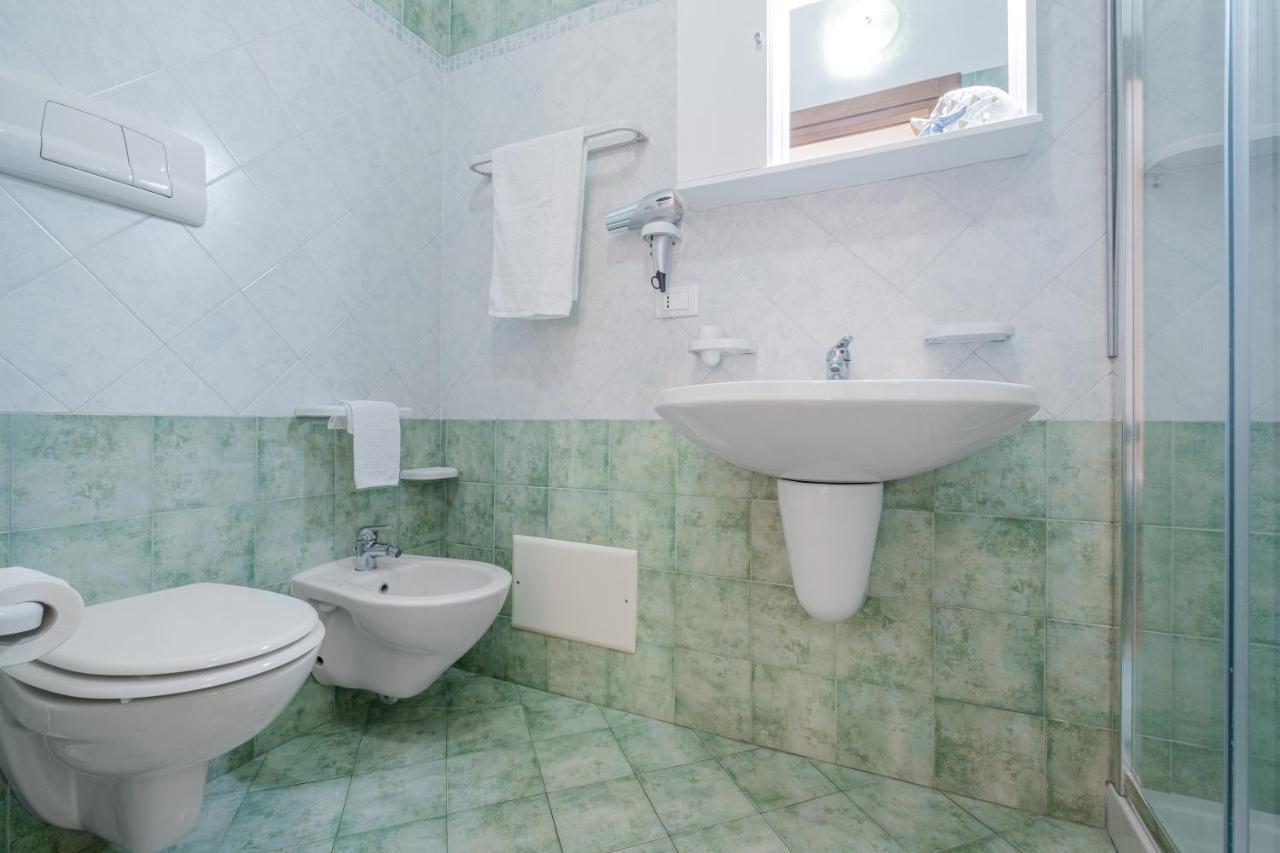 Villa Vanessa Con Piscina Privata - Castro Castro  Kültér fotó